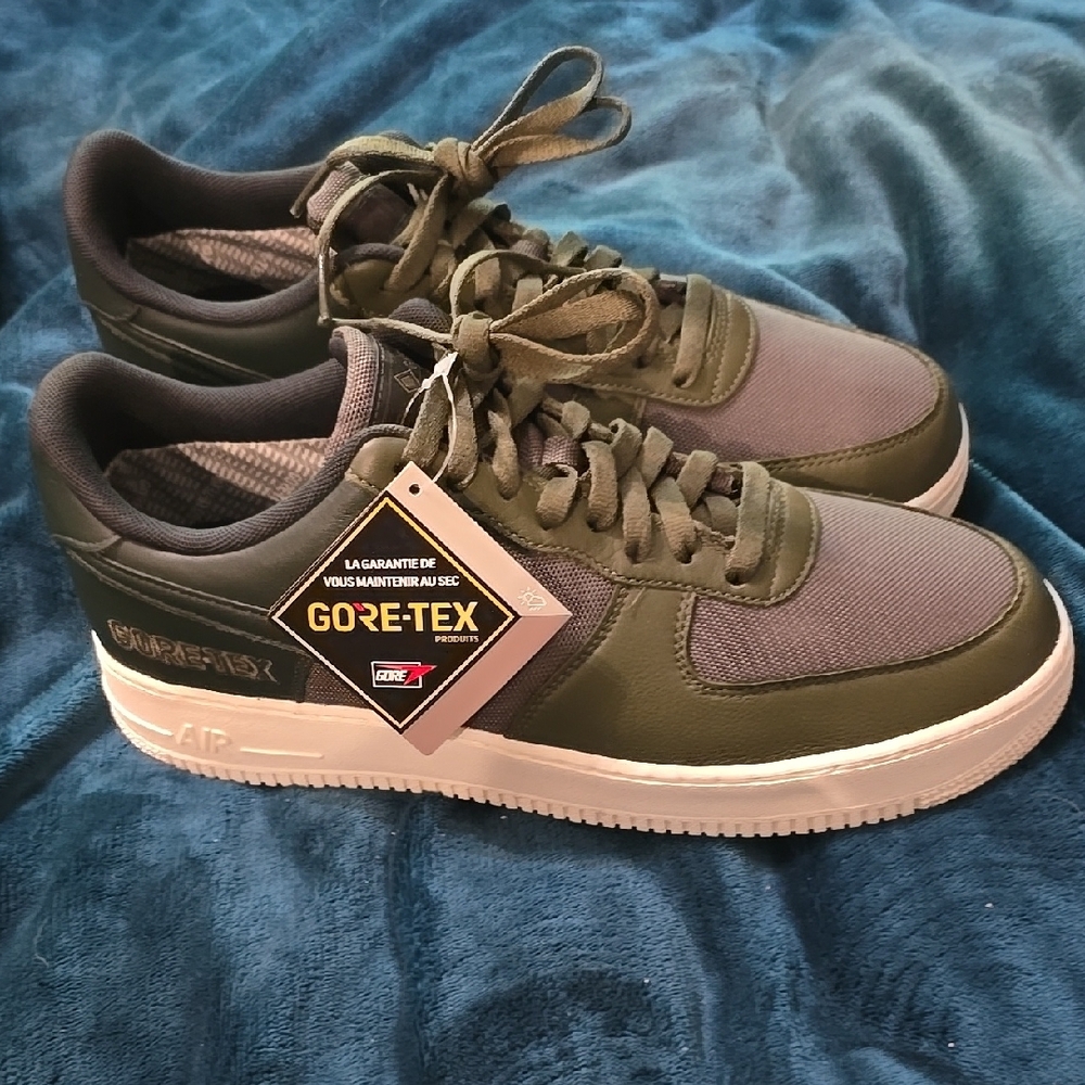 GORE-TEX Men's Green Sneakers